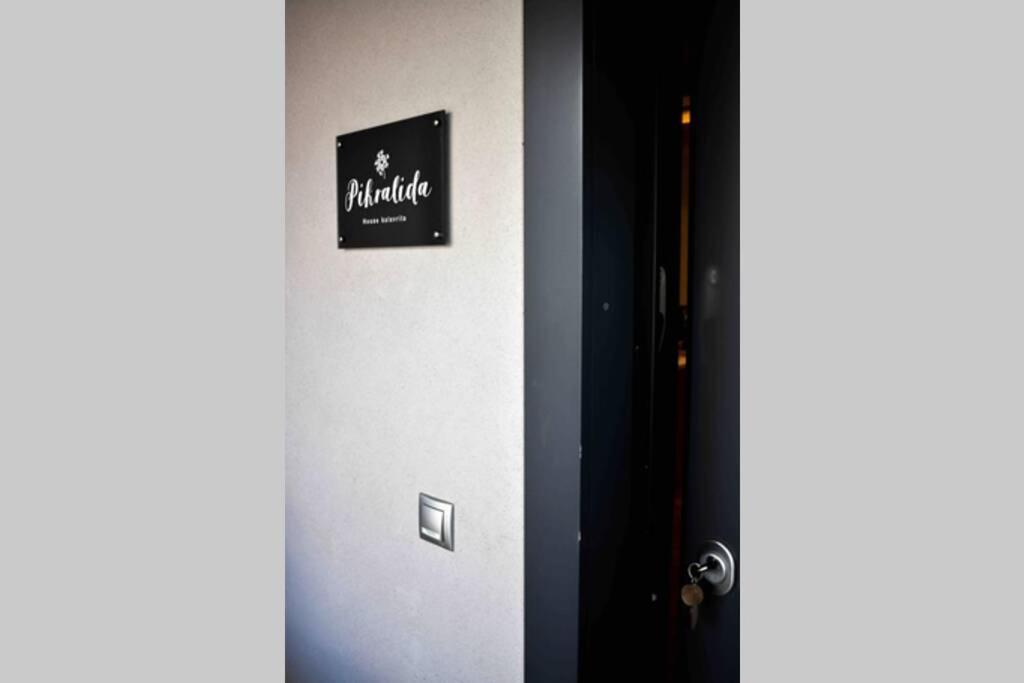 Pikralida House